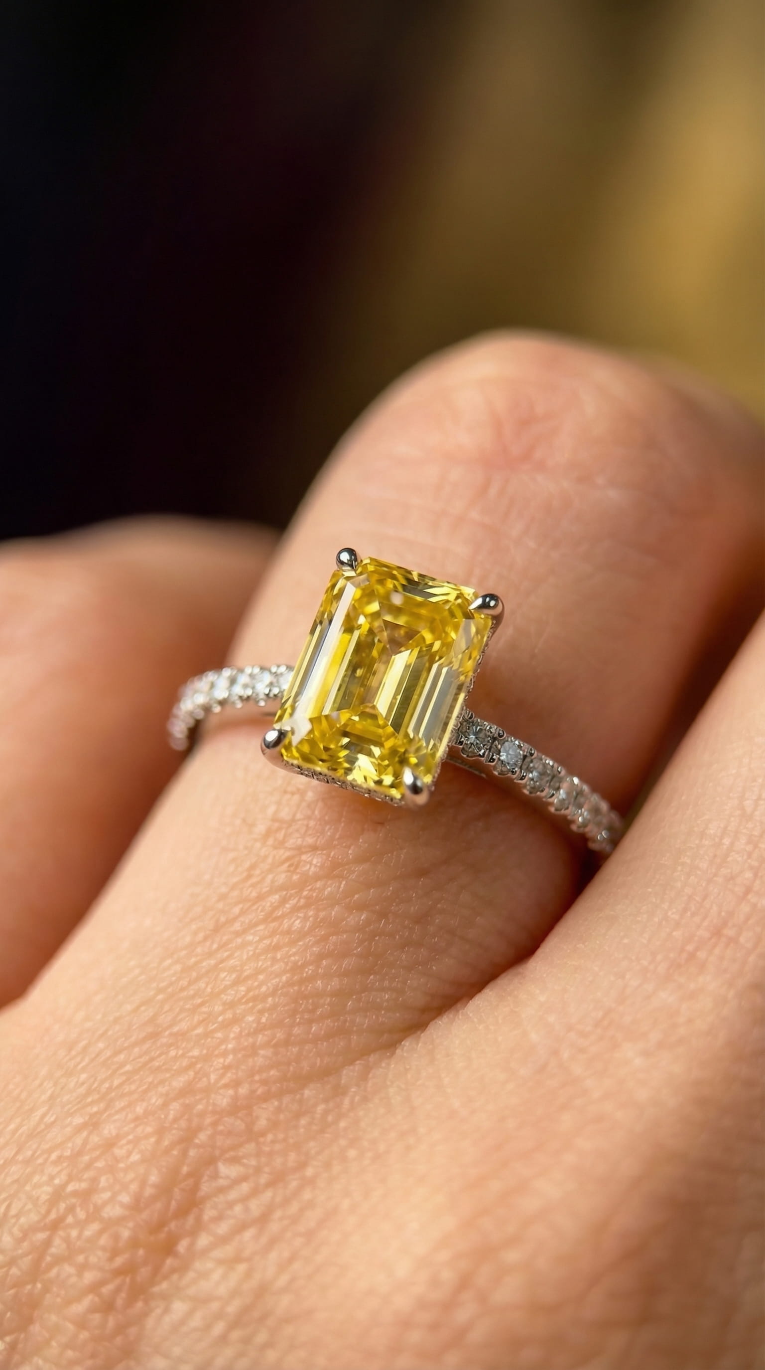 925 Ayar Gümüş Strin Taşlı Baget Pırlanta Montürlü Zarif Kadın Yüzük